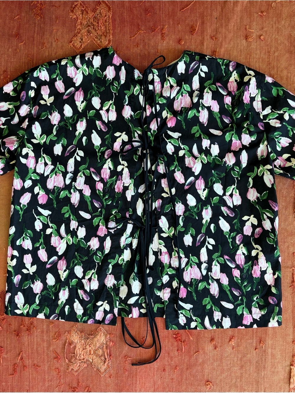 Marni Black Floral Tie Back Short Sleeve Top with Pink Tulip Print size 10 - Picture 7 of 8